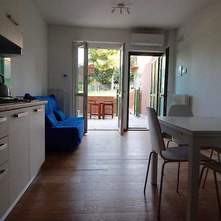 S127 - Sirolo, Nuovissimo Monolocale Con Terrazzo Apartman Kültér fotó