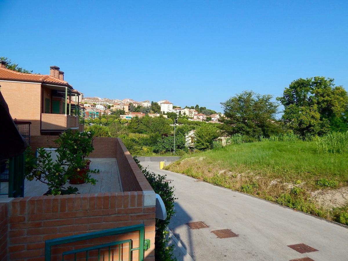 S127 - Sirolo, Nuovissimo Monolocale Con Terrazzo Apartman Kültér fotó